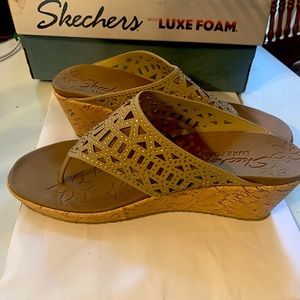 Sketchers “Luxe Foam” Summer Diva Wedge Sandal NWT